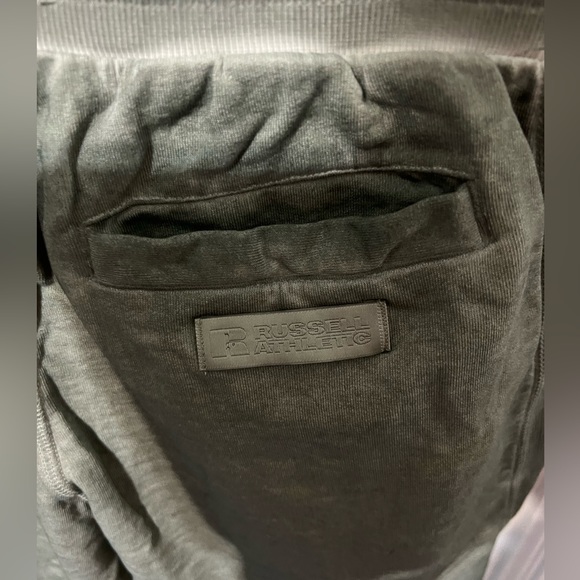 NEW SHORT Russell Athletic - Picture 4 of 7